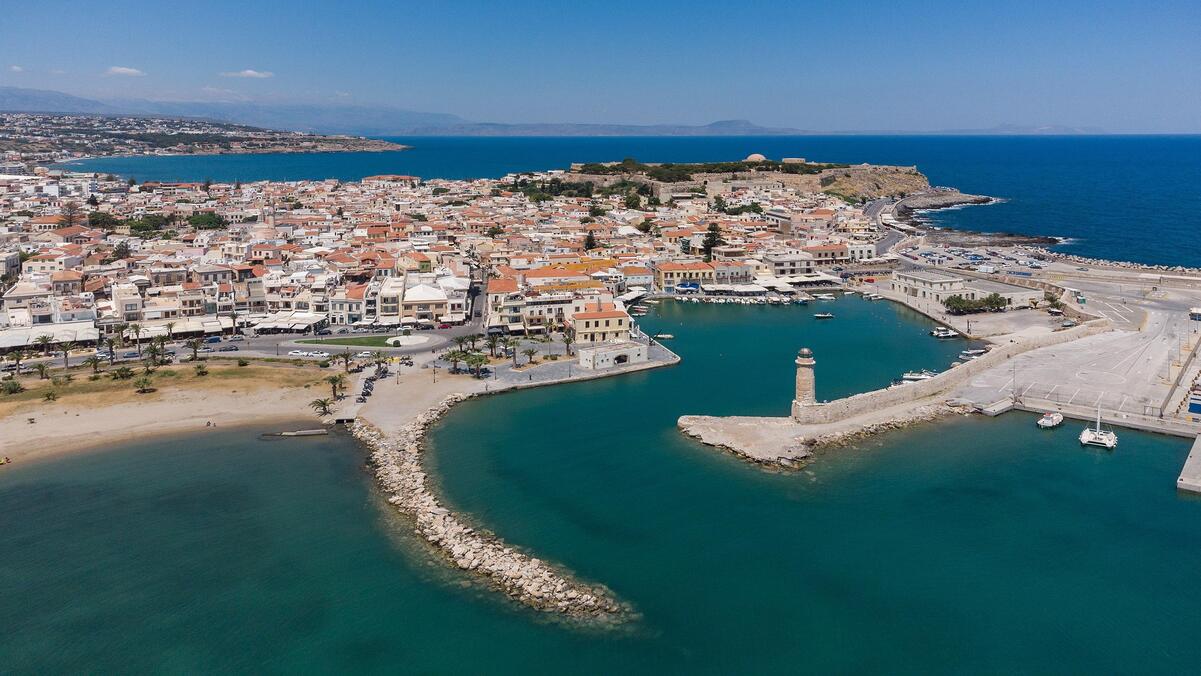 Παλιό Ενετικό Λιμάνι Ρεθύμνου – Δορυφορικά και επίγεια συστήματα στο Ρέθυμνο από τη ΛΥΡΑ ΑΕΒΕ